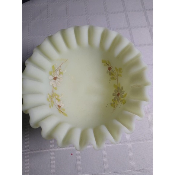 Fenton custard glass flowered compote, hand painted by C. Ash - Picture 5 of 8